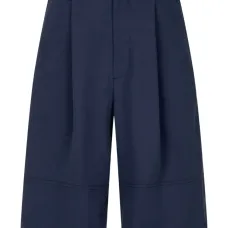 Шорты строгого кроя со складками