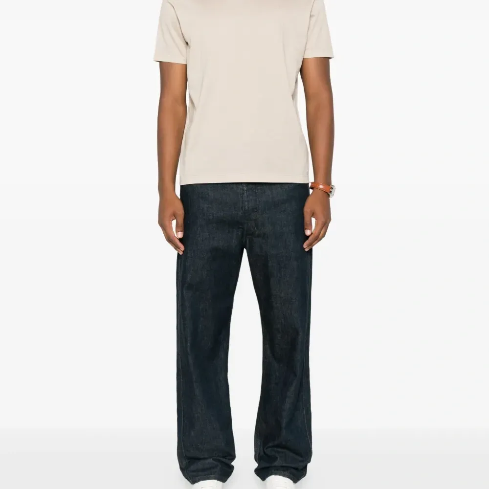 футболка с круглым вырезом