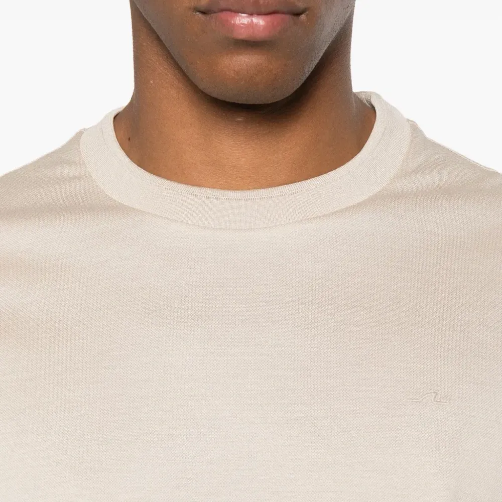 футболка с круглым вырезом