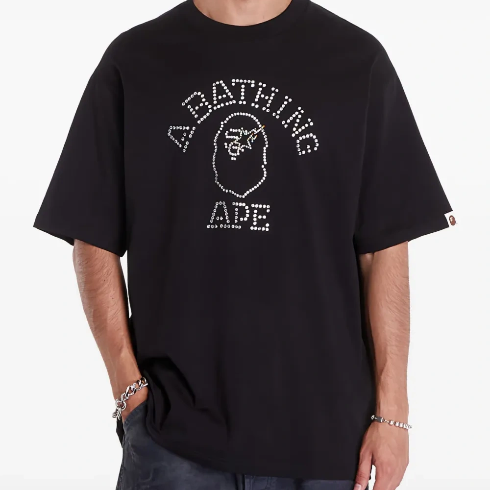 футболка с заклепками