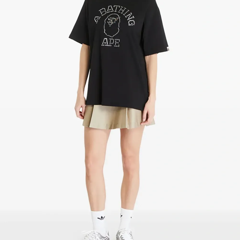 футболка с заклепками