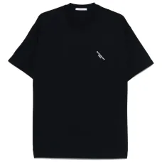 футболка с вышитым логотипом