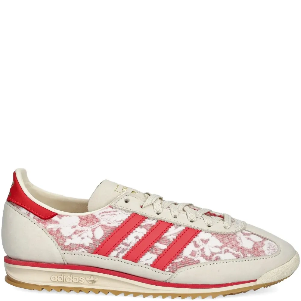 кроссовки с цветочным кружевом