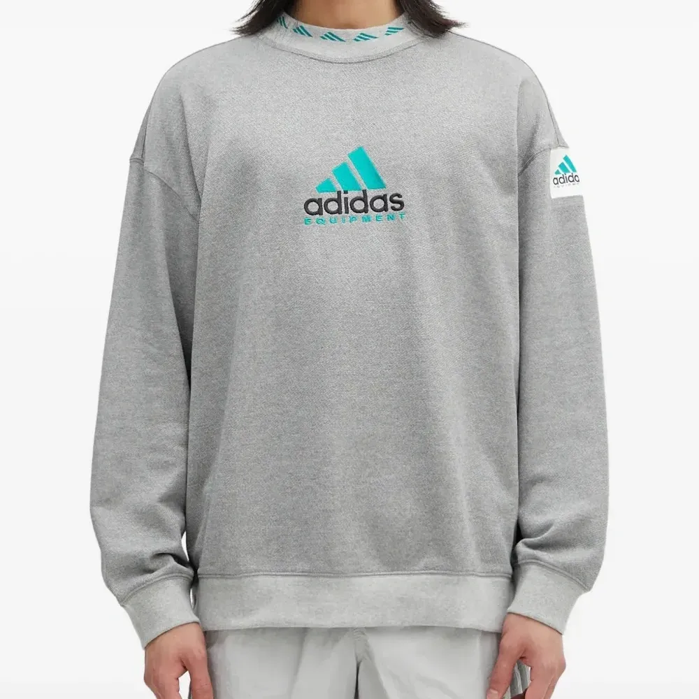 Толстовка с вышитым логотипом