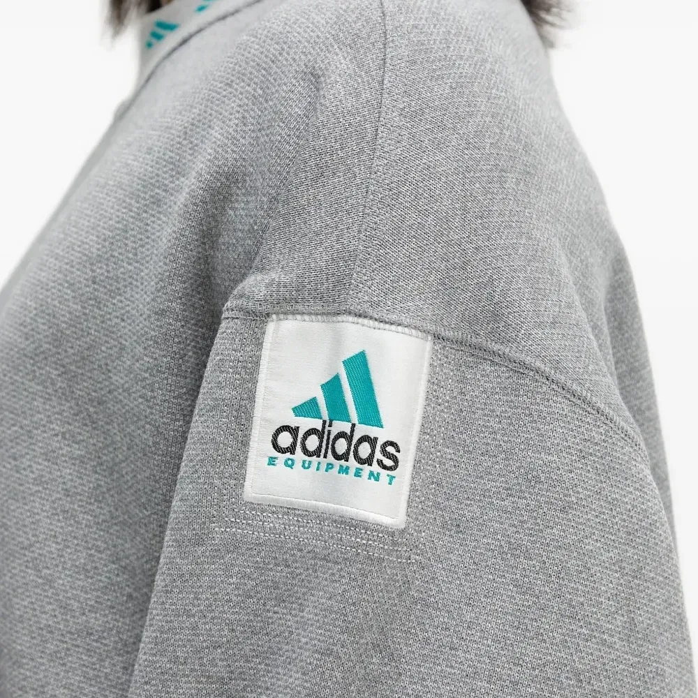 Толстовка с вышитым логотипом