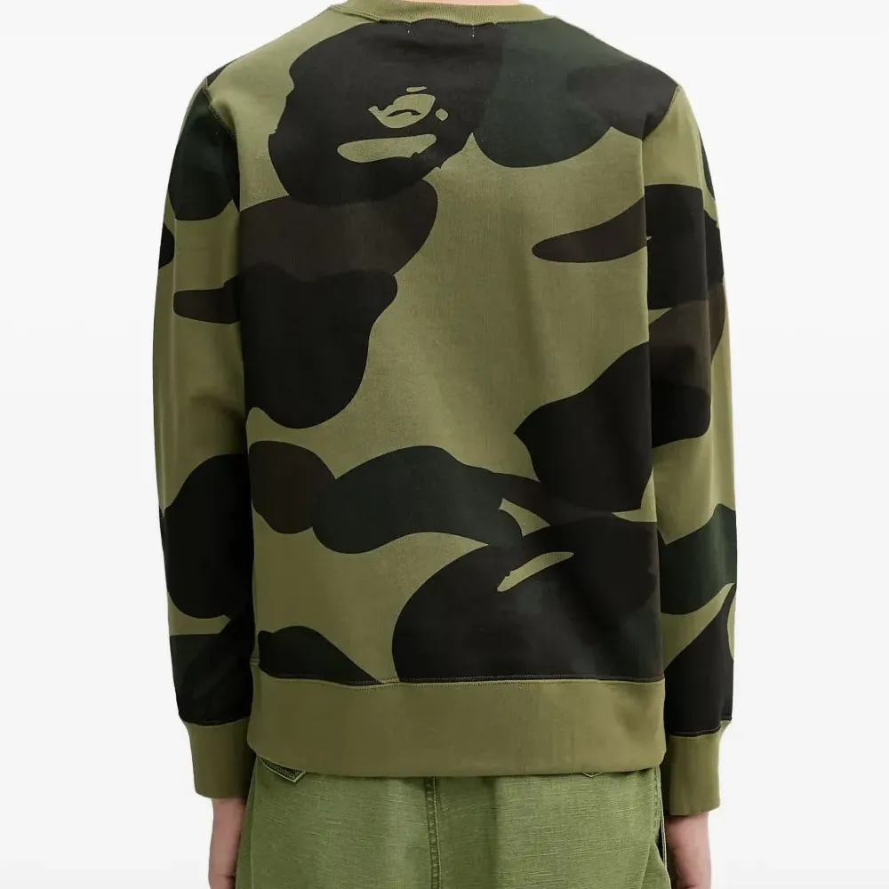 толстовка с камуфляжным принтом