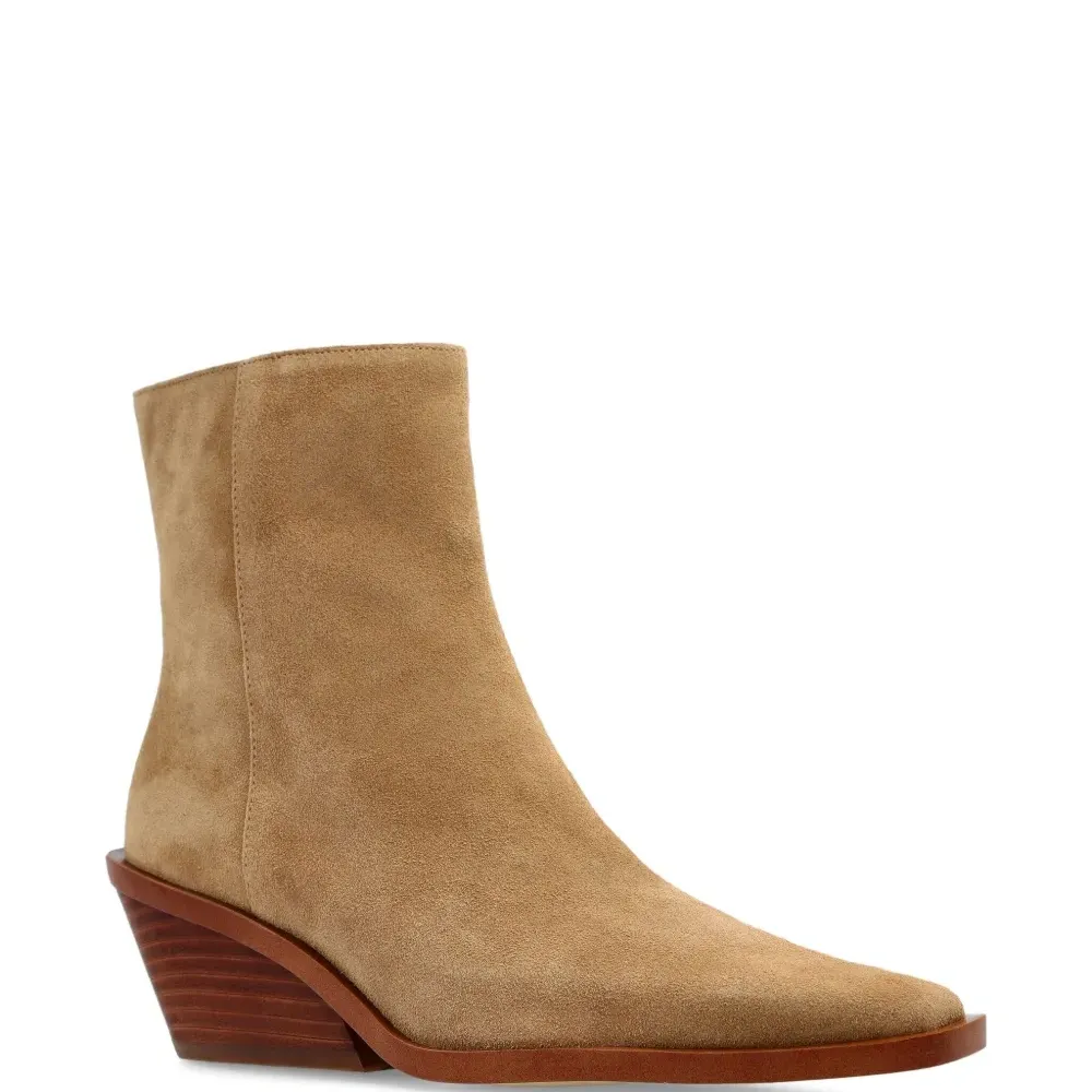 ботильоны с заостренным носком