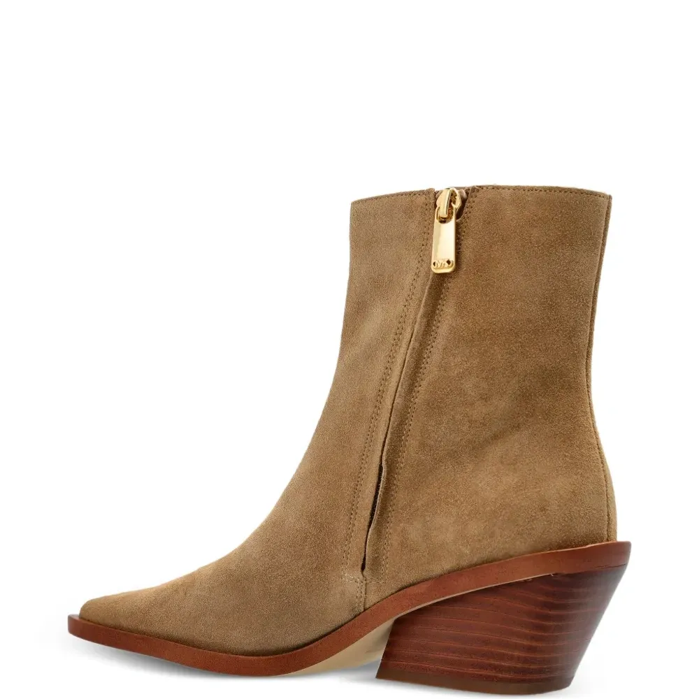 ботильоны с заостренным носком