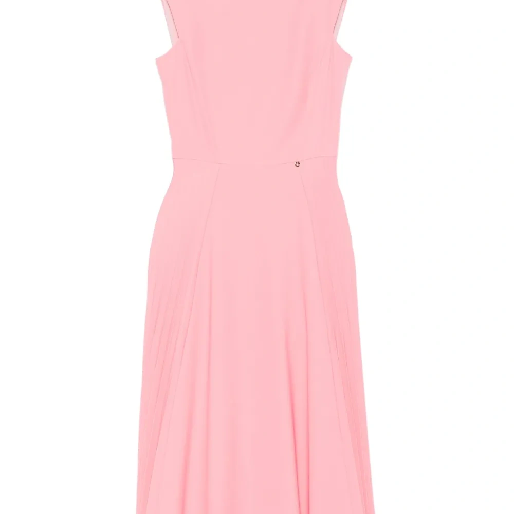 платье миди без рукавов