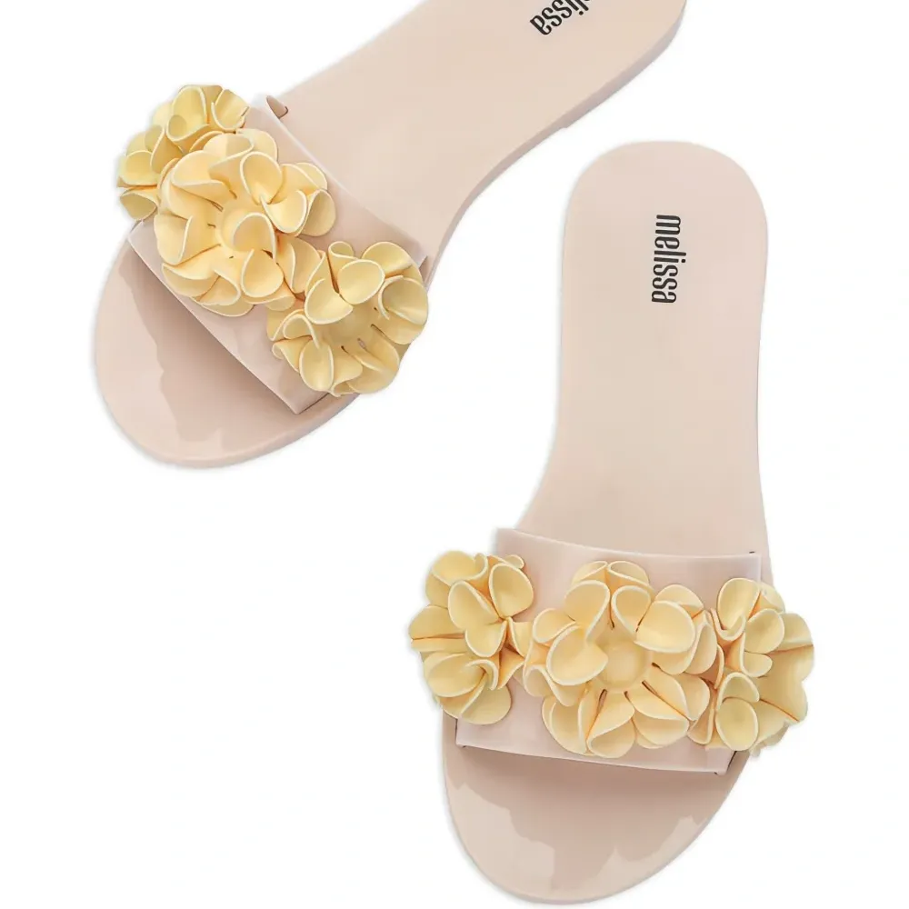 Шлепанцы Babe Springtime с цветочным декором