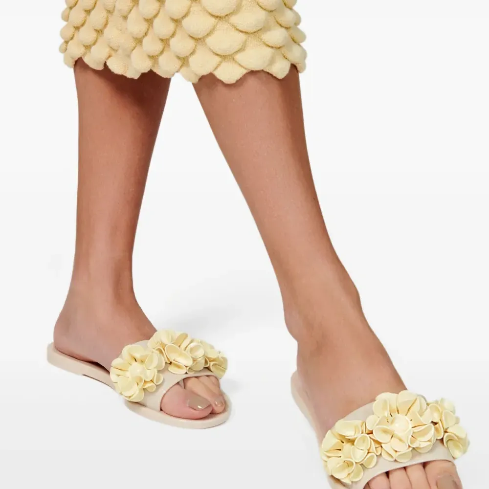 Шлепанцы Babe Springtime с цветочным декором