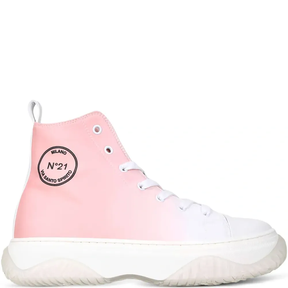 Кеды с нашивкой-логотипом