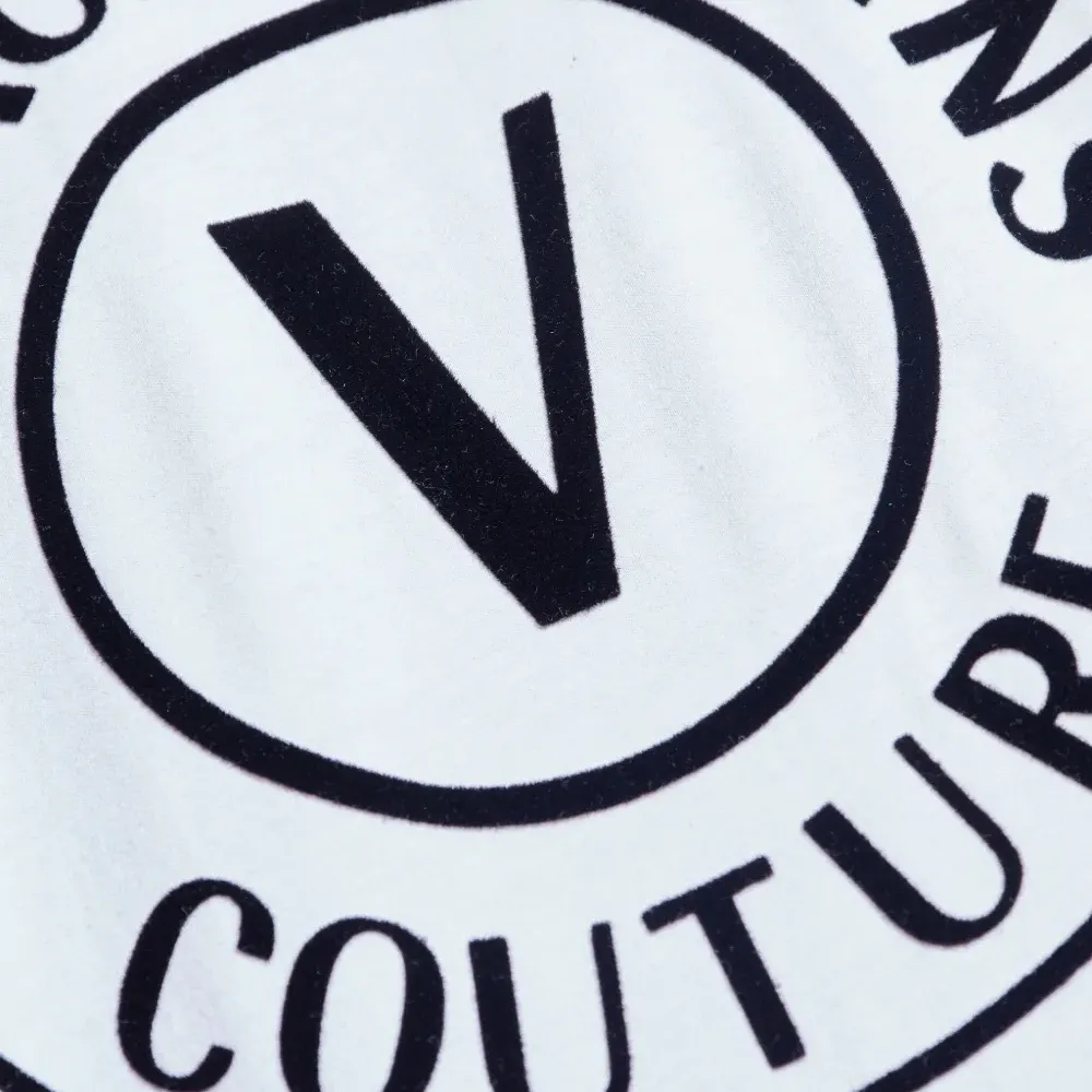 Футболка с логотипом