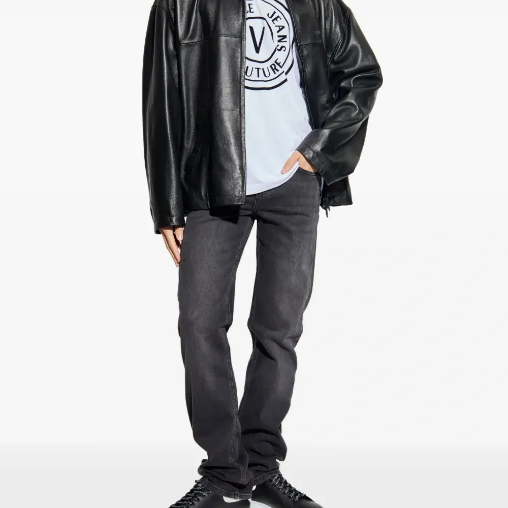 Футболка с логотипом