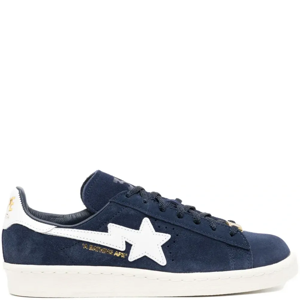 Кроссовки с нашивками