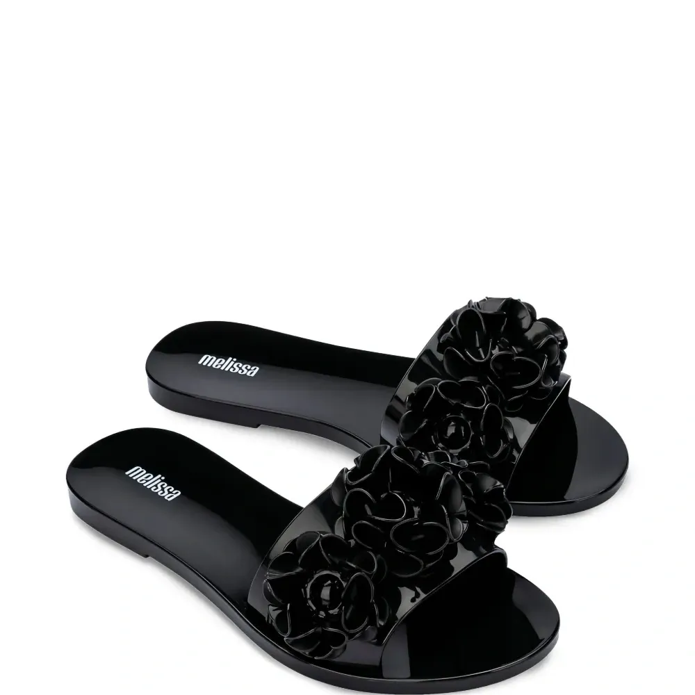 Шлепанцы с цветочной аппликацией