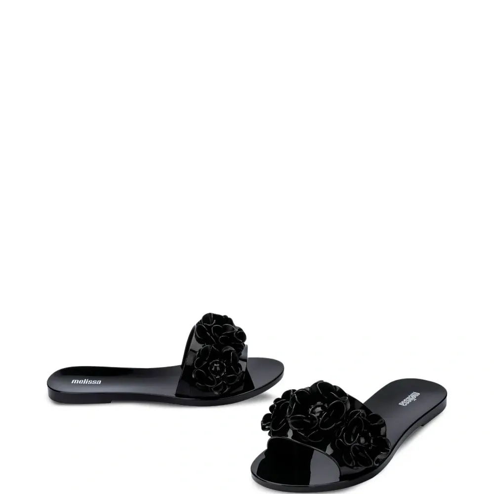 Шлепанцы с цветочной аппликацией