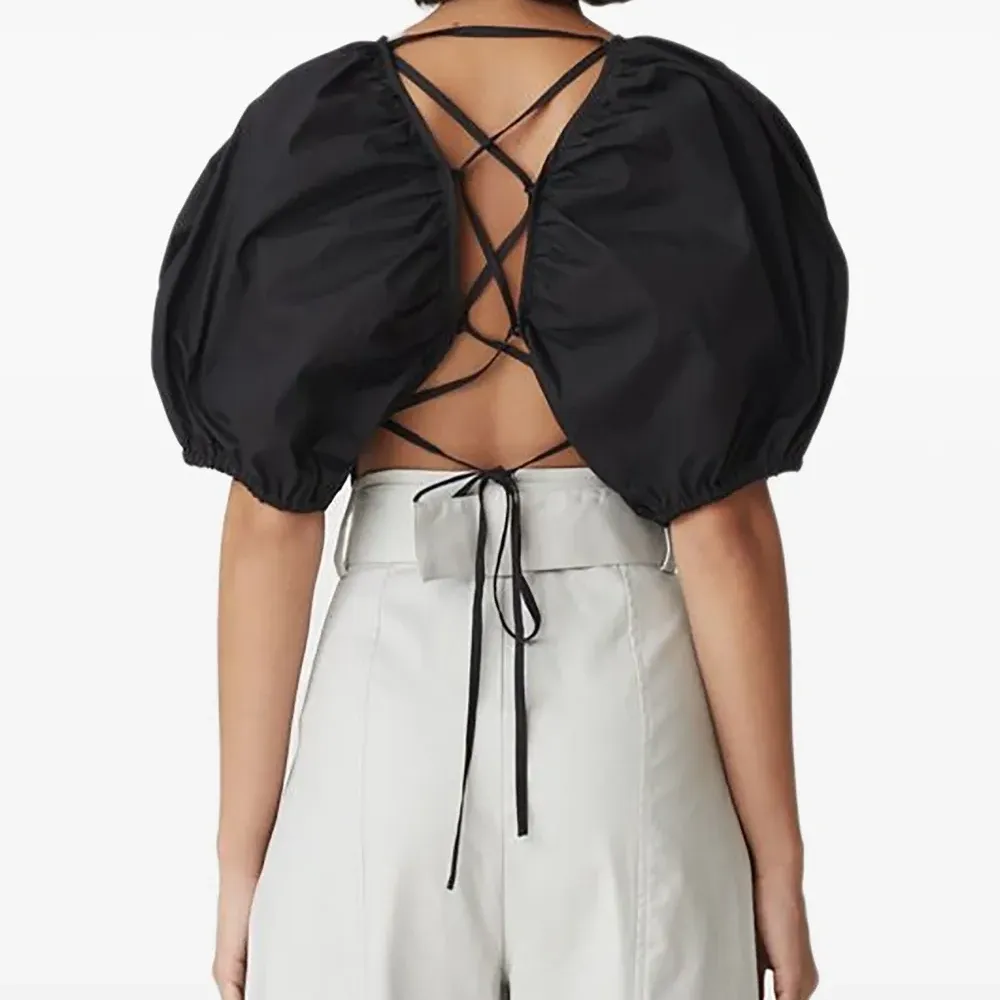 Блузка Svala с объемными рукавами и шнуровкой Блузка Svala с объемными рукавами и шнуровкой