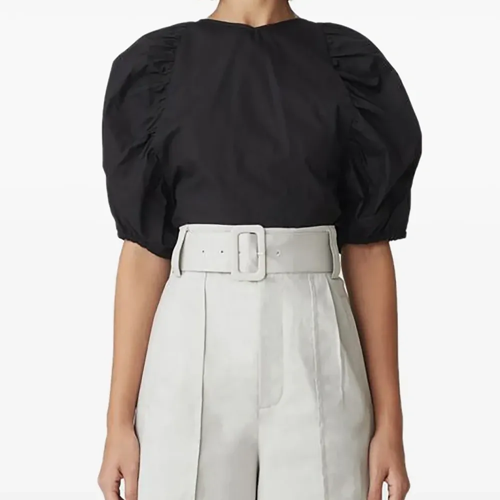 Блузка Svala с объемными рукавами и шнуровкой Блузка Svala с объемными рукавами и шнуровкой