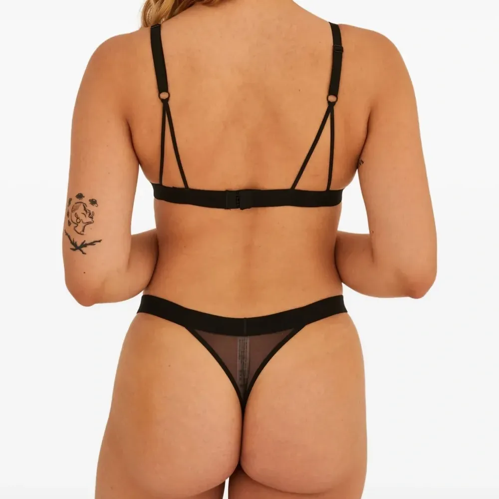 Бюстгальтер с треугольными чашками