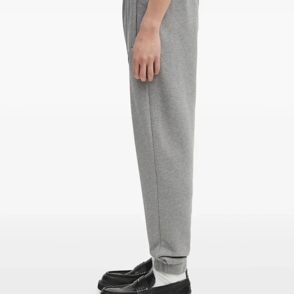 джогеры с вышивкой