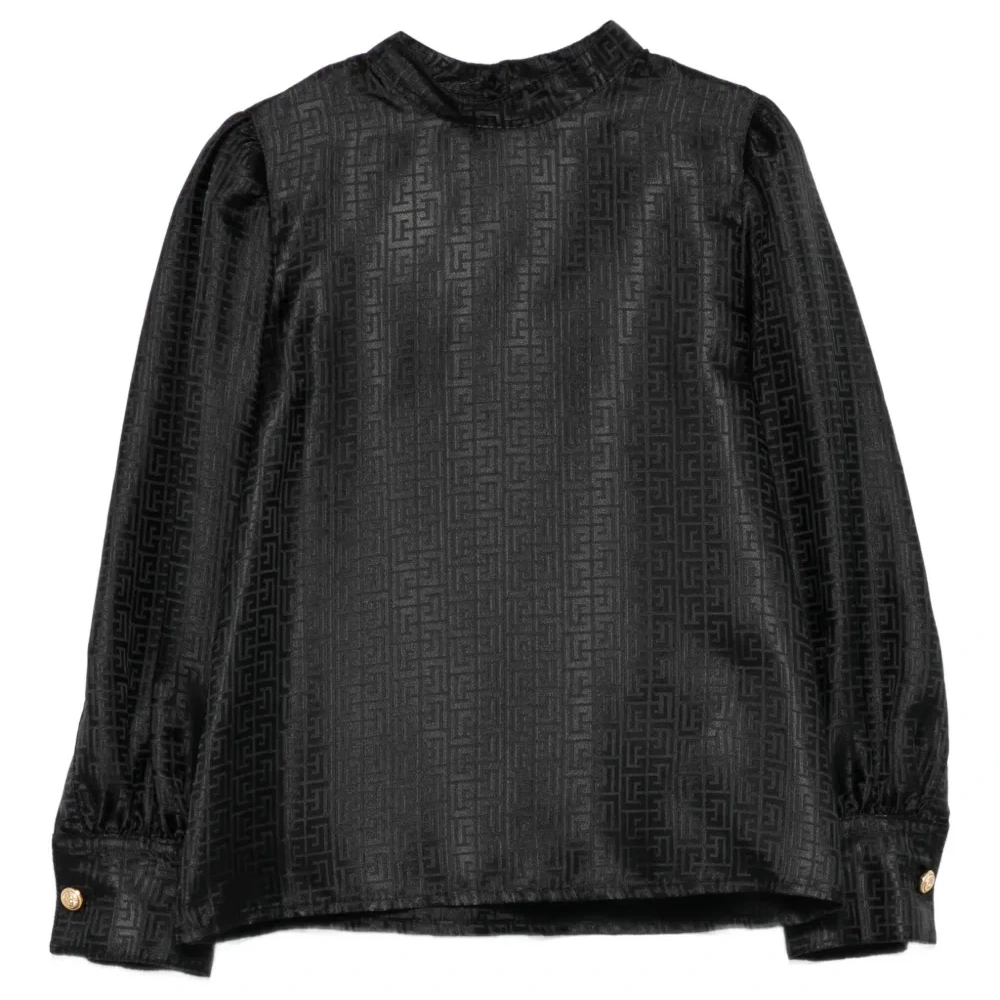 блузка с объемными рукавами и геометричным узором