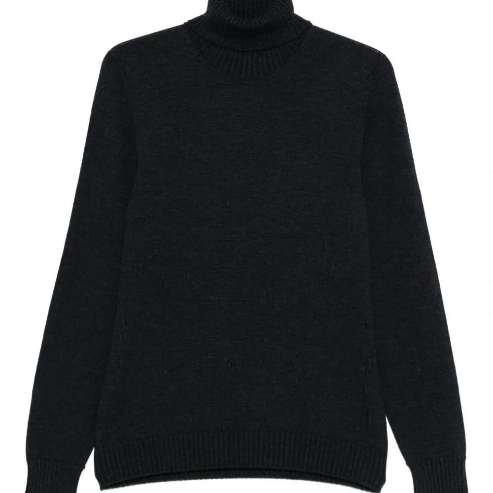 свитер с высоким воротником