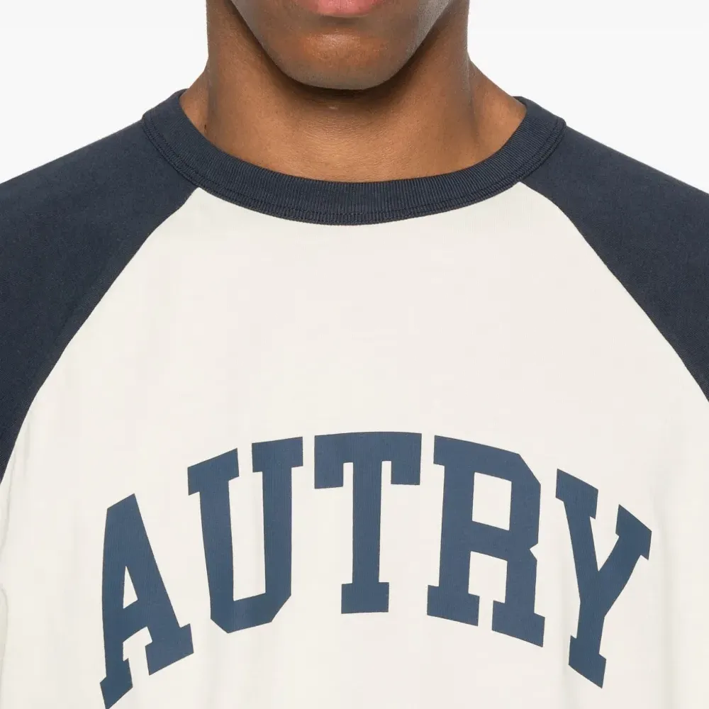 футболка с рукавами реглан