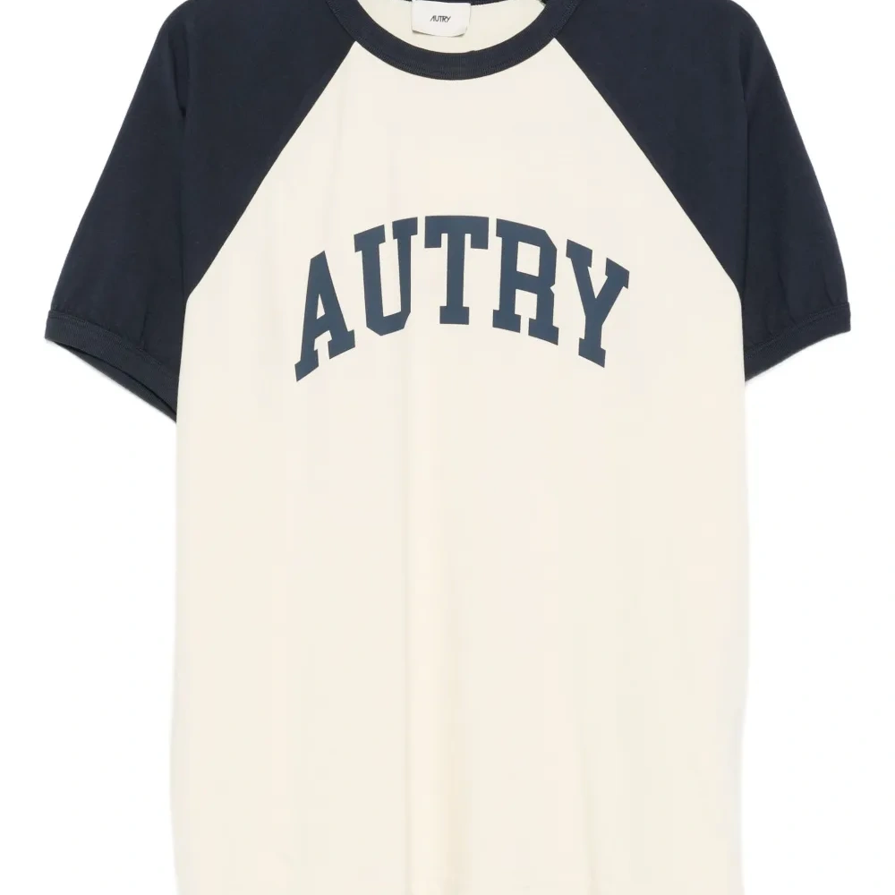 футболка с рукавами реглан