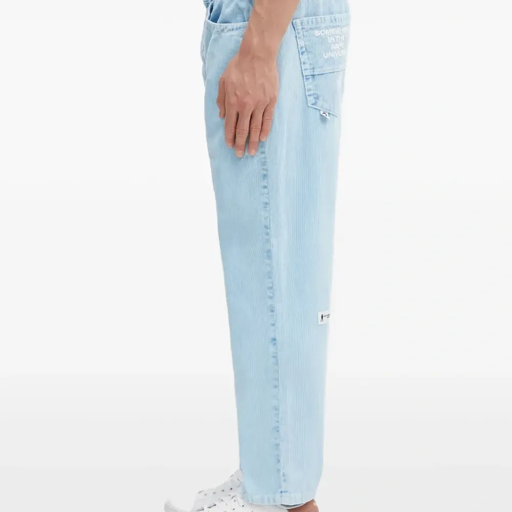 брюки с вышитым логотипом