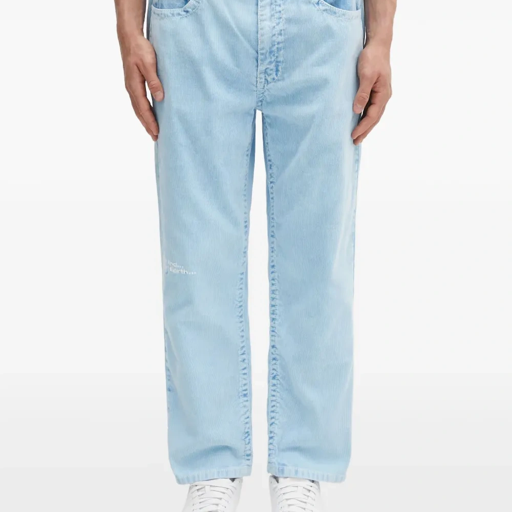 брюки с вышитым логотипом