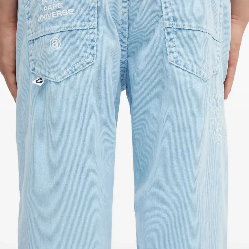 брюки с вышитым логотипом