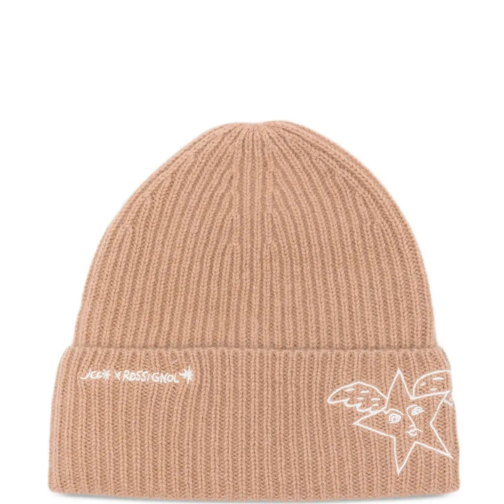 Шапка бини в рубчик с вышивкой