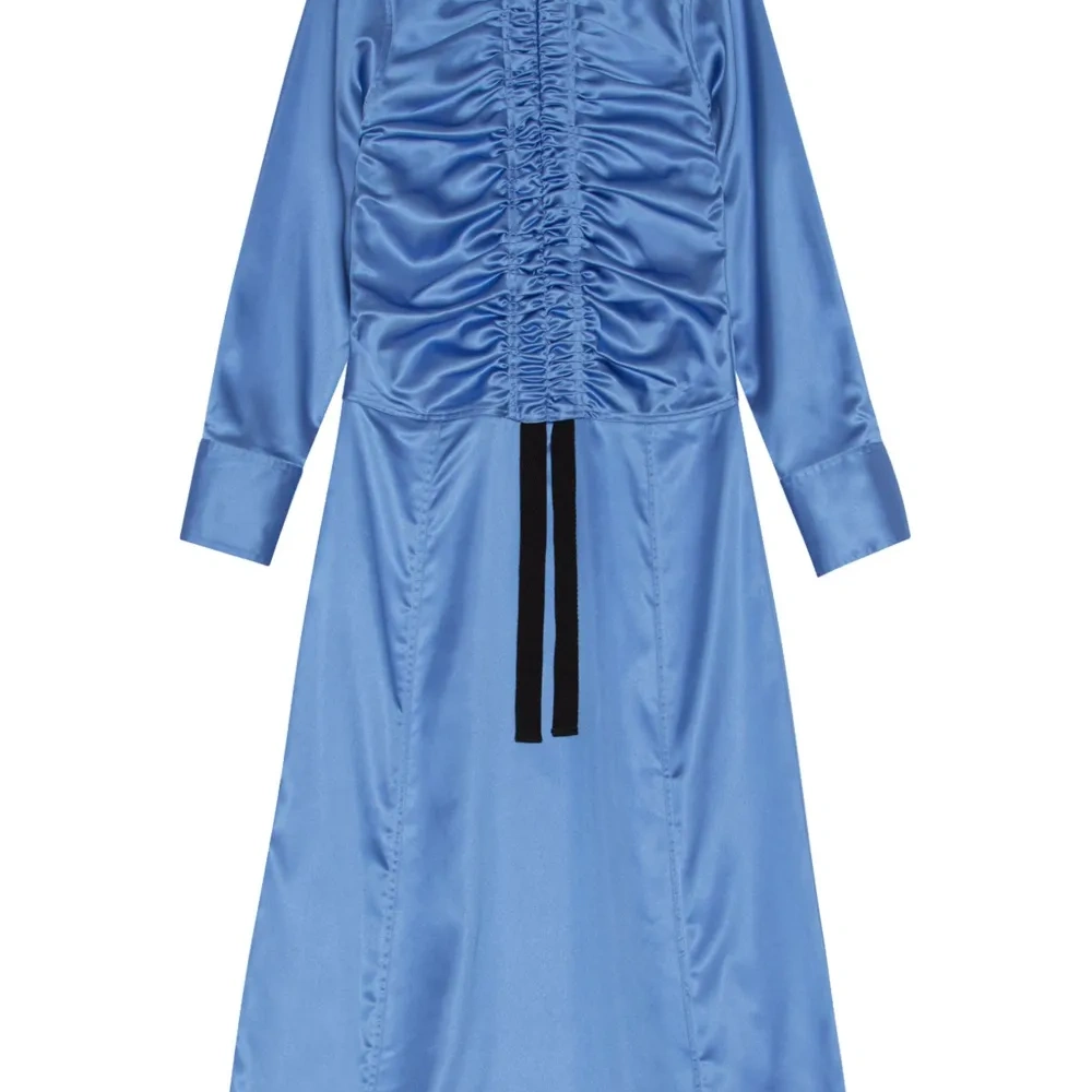 Атласное платье миди со сборками