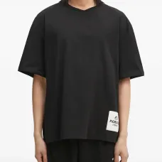 футболка с нашивкой-логотипом