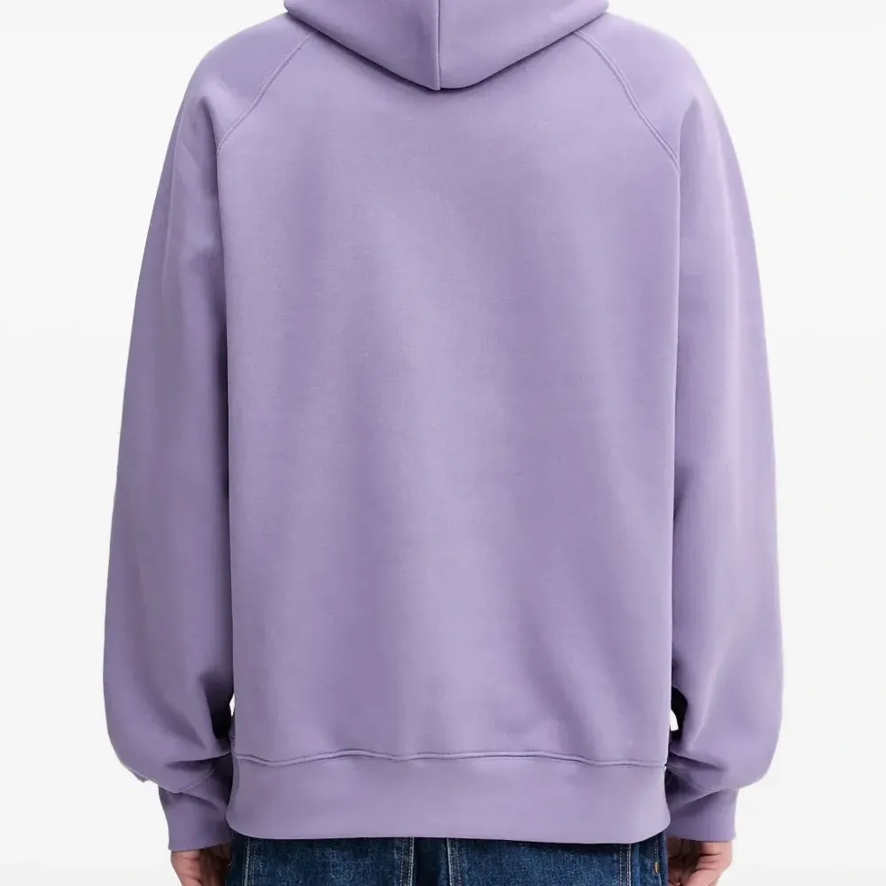 худи с накладным карманом и логотипом