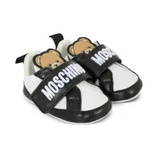 кроссовки с нашивкой и логотипом кроссовки с нашивкой и логотипом