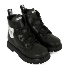 ботинки на шнуровке с нашивкой