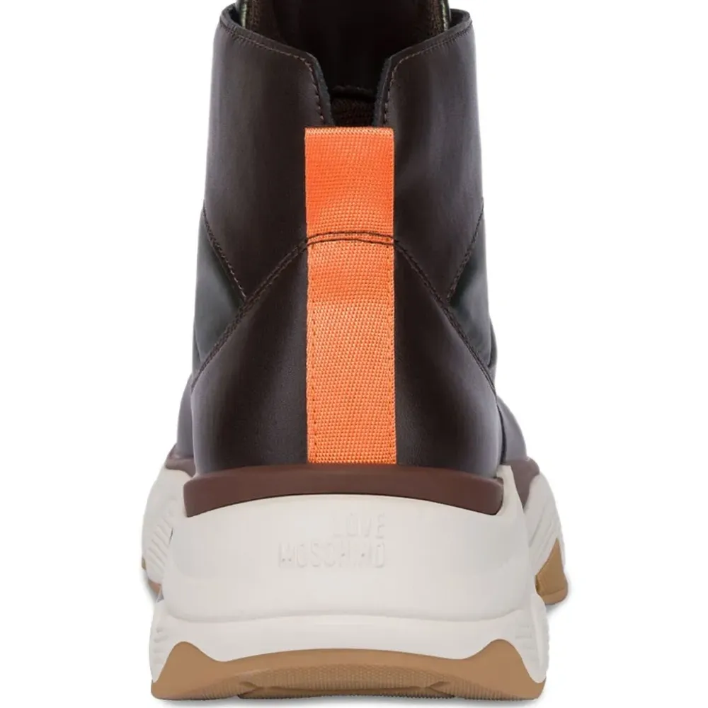 Кроссовки на шнуровке