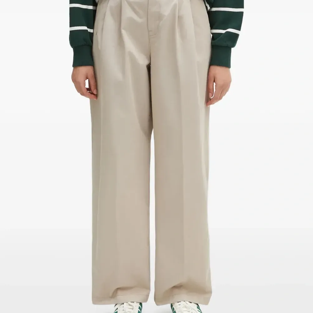 плиссированные брюки