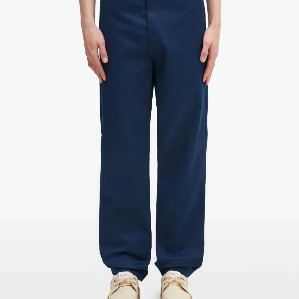 брюки с нашивкой-логотипом