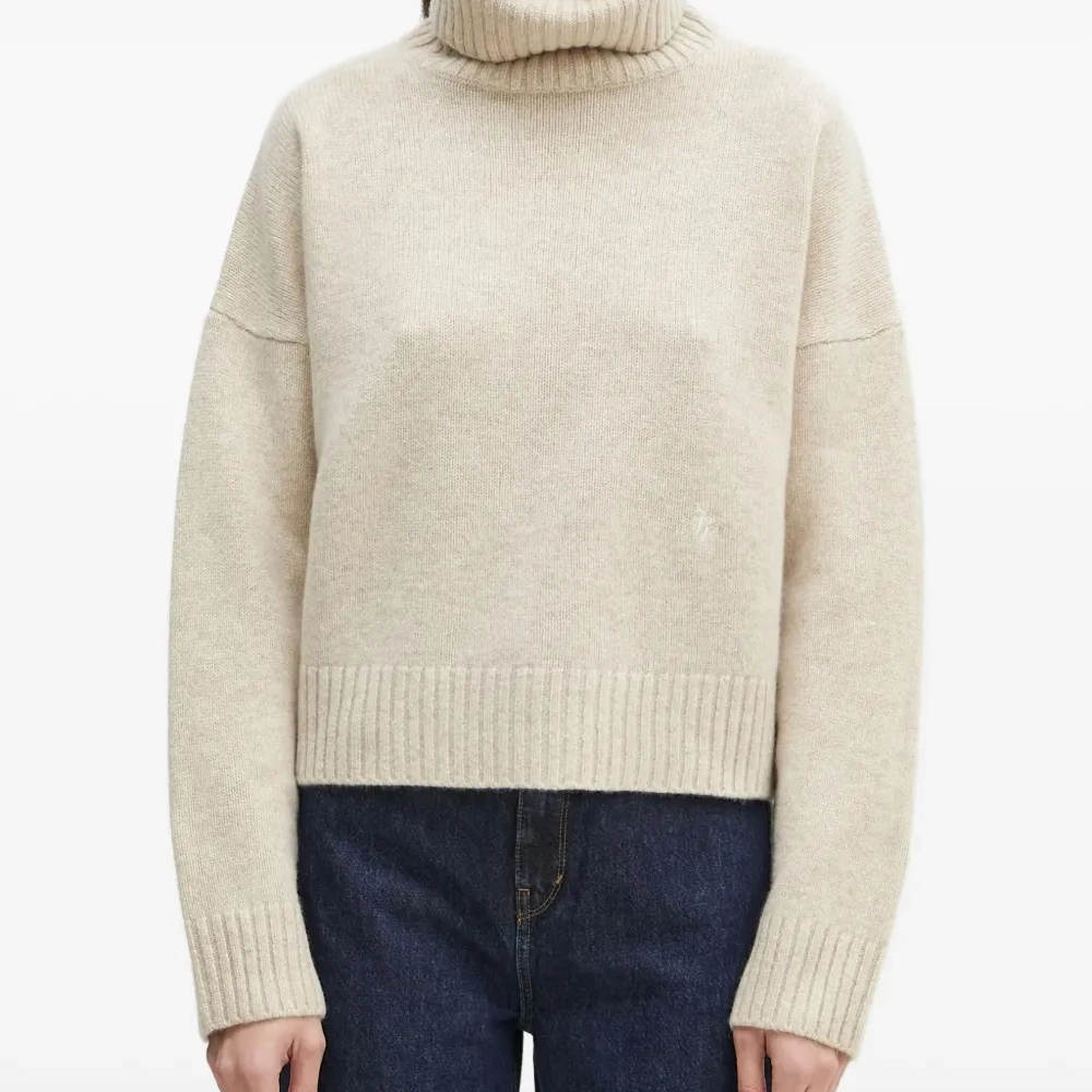 свитер с высоким воротником