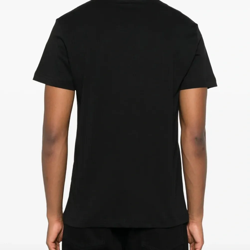 футболка с логотипом