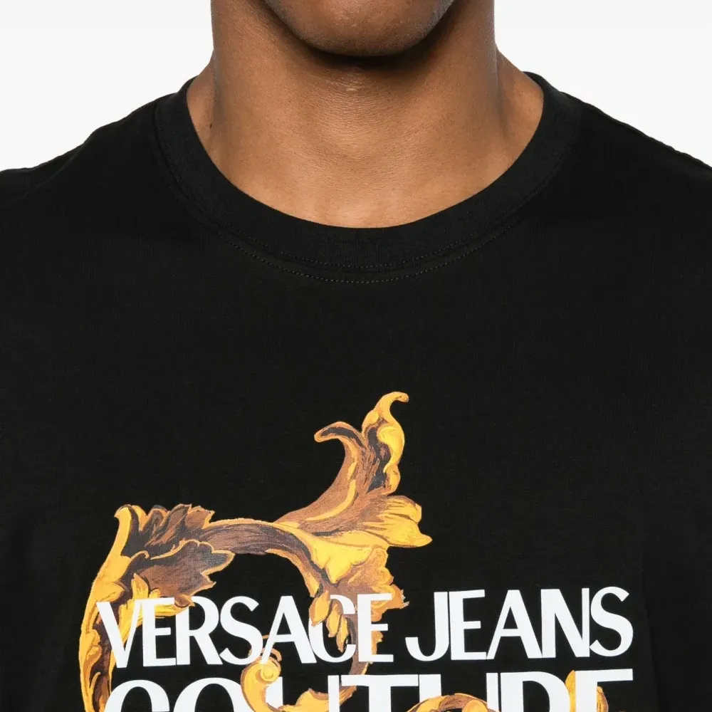 футболка с логотипом