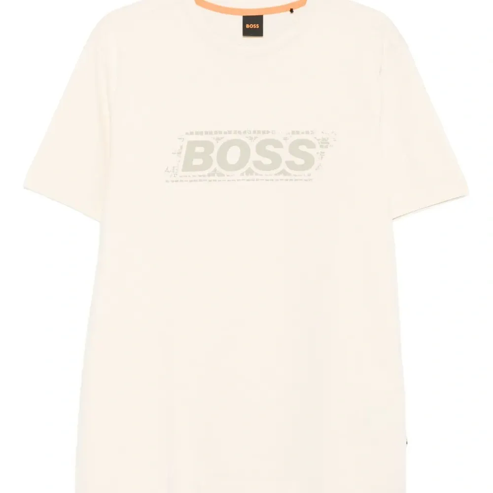 Футболка с логотипом