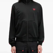 спортивный топ с логотипом