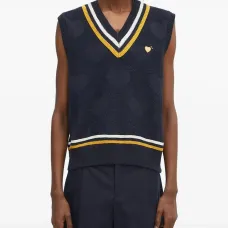 Жилет с V-образным вырезом и узором