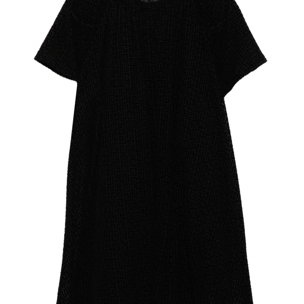 Платье с короткими рукавами