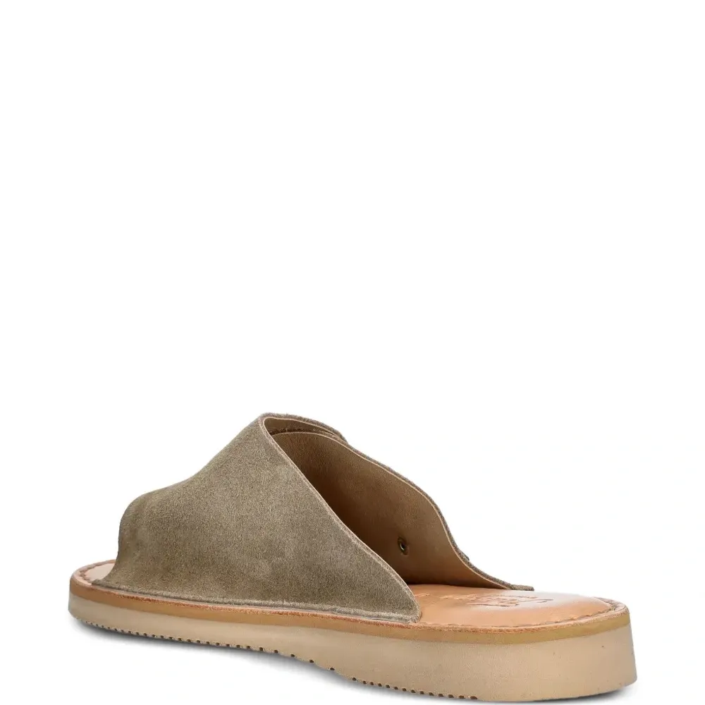 сандалии D110 с пряжками