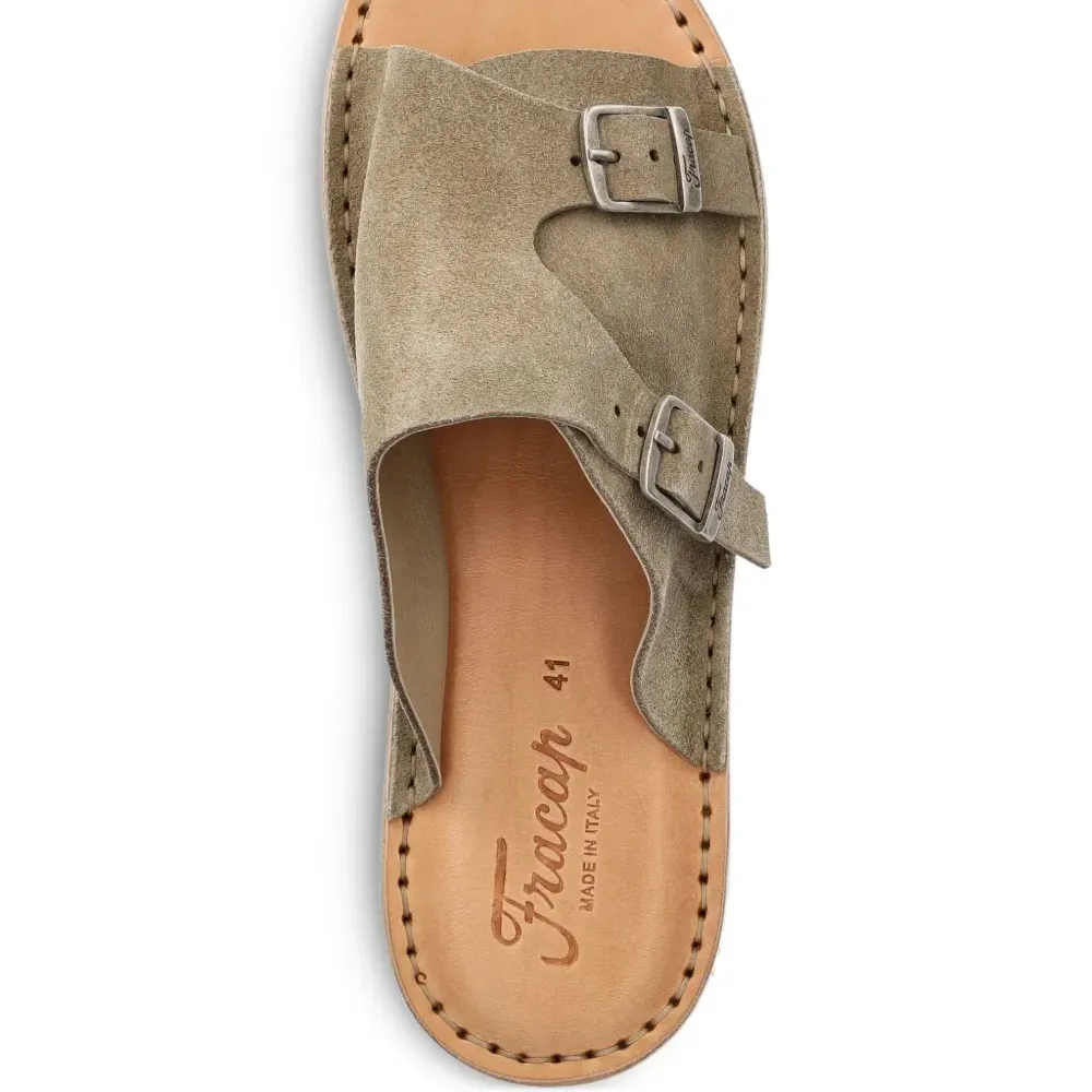 сандалии D110 с пряжками